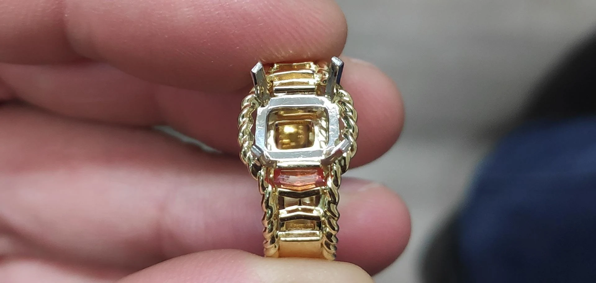 The finished platinum ring