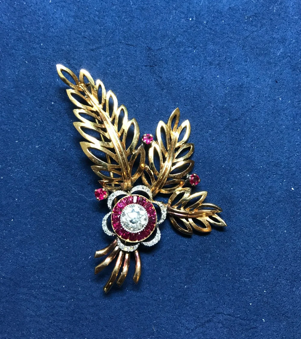 Detail of the brooch before dismantling